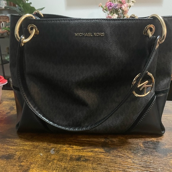 Micheal Kors shoulder bag - Picture 1 of 2
